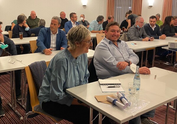 Reges Interesse bei der Hauptversammlung im Hotel Fuchsen.