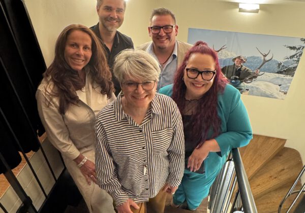 Christian Hartmann und Michael Kneile (hinten von links) mit Sandra Szelagowski, Sabine Mauser und Nadine Kluge (vorne von links)